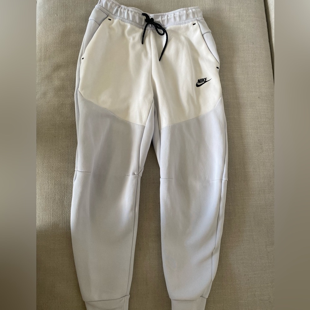 Nike Tech Pants. Men’s Small. Light gray and white.